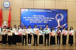 Sinh vi&ecirc;n Đại học Huế: B&aacute;m thực tiễn để nghi&ecirc;n cứu khoa học