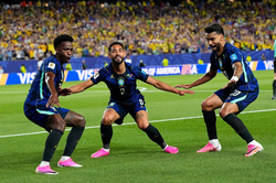 Vinicius - 'cánh én' của Brazil