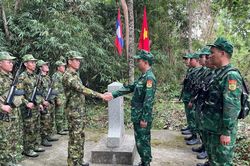 Tuần tra tr&ecirc;n bi&ecirc;n giới Việt Nam - L&agrave;o