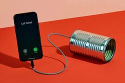 [GALLERY] Gen Z bất ngờ mê iPod, điện thoại nắp gập để cai mạng xã hội