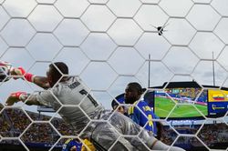 Thủ môn 15 lần cứu thua, Curacao giành điểm số lịch sử World Cup