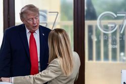 Tổng thống Mỹ Trump tiếp tục công kích Thủ tướng Ý vụ 'xin chụp ảnh'