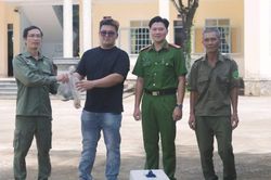 Phát hiện động vật lạ trong vườn, người dân bắt giao nộp công an