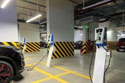 Quy định mới: Chung cư bắt buộc phải có khu riêng cho ô tô, xe máy điện