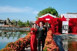 Cháu gái lấy chồng, ông nội biến vuông tôm 1.500m² thành đám cưới đẹp như mơ