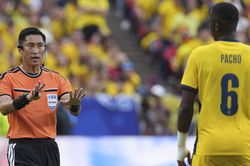 Trọng tài Trung Quốc Ma Ning tỏa sáng ở World Cup 2026