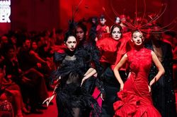 Các nhà tạo mẫu quốc tế mang 'triển lãm nghệ thuật' lên sàn runway Việt Nam