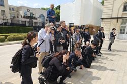 Kiến trúc trụ sở tòa soạn nhìn từ Le Monde và AFP