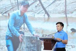 Viết n&ecirc;n vinh quang bằng tinh thần dấn th&acirc;n, phụng sự