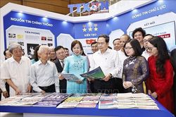 Chủ tịch Quốc hội Trần Thanh Mẫn thăm gian trưng bày tại Hội báo toàn quốc năm 2026