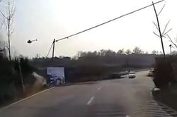 Trực thăng gặp nạn khi hạ cánh, phi công và học sinh 12 tuổi bị thương