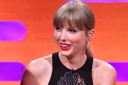 Taylor Swift vượt Britney Spears, Lady Gaga để thiết lập cột mốc mới trong sự nghiệp