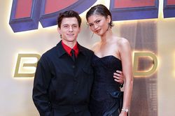 Tom Holland đ&atilde; khiến Zendaya 'đổ gục' v&igrave; m&agrave;n biến h&oacute;a g&acirc;y sốt to&agrave;n cầu