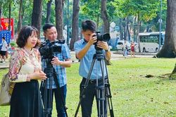 B&aacute;o ch&iacute; số: Xu thế tất yếu
