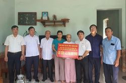 Hỗ trợ nữ sinh cùng lúc chống chọi với 2 căn bệnh ung thư