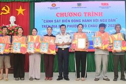 Tổ chức chương tr&igrave;nh 'Cảnh s&aacute;t biển đồng h&agrave;nh với ngư d&acirc;n' tr&ecirc;n địa b&agrave;n phường T&ocirc; Ch&acirc;u
