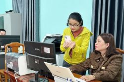 Rút ngắn 'khoảng cách số' cho người dân