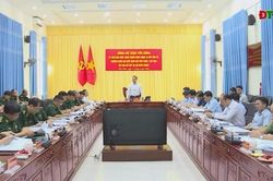 B&iacute; thư Tỉnh ủy Trần Tiến Dũng l&agrave;m việc với Ban Chỉ huy Bộ đội Bi&ecirc;n ph&ograve;ng tỉnh