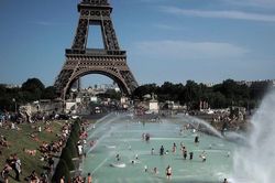 Từ Paris đến Delhi: Khủng hoảng nhiệt đô thị lan rộng khi châu Âu đối mặt nắng nóng 41 độ C