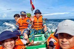 Biển, đảo trong tim người làm báo