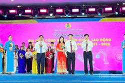 Tuyên Quang có 1 gia đình công nhân viên chức tiêu biểu toàn quốc