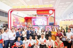 Chủ tịch Quốc hội Trần Thanh Mẫn thăm gian trưng bày tại Hội Báo toàn quốc