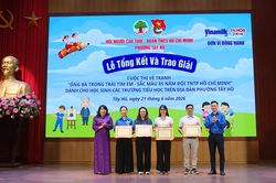Phường Tây Hồ trao giải thi vẽ tranh 'Ông bà trong trái tim em'