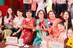 Gia đ&igrave;nh Việt với sinh vi&ecirc;n L&agrave;o, Campuchia đang học tập tại TP.HCM