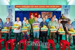 234 hộ dân khó khăn ở Hưng Mỹ nhận quà từ chương trình 'Trái tim vàng'