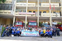 Một ng&agrave;y l&agrave;m chiến sĩ Cảnh s&aacute;t PCCC của thiếu nhi, đo&agrave;n vi&ecirc;n thanh ni&ecirc;n phường Ph&uacute; Thọ H&ograve;a
