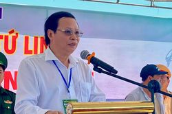 Rực lửa lễ hội đua thuyền Tứ Linh trên đảo Lý Sơn