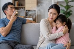 L&yacute; do người chưa từng h&uacute;t thuốc vẫn bị ung thư phổi