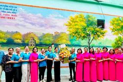 Phụ nữ Hoàng Mai mang không gian Hồ Gươm tô điểm ngõ phố Trương Định