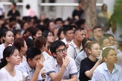 Trường THPT Đoàn Kết - Hai Bà Trưng tư vấn lựa chọn tổ hợp môn học cho học sinh trúng tuyển vào lớp 10
