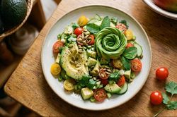 3 công thức salad từ quả bơ giúp no lâu, hỗ trợ kiểm soát cân nặng