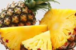 8 loại rau quả có dư lượng thuốc trừ sâu thấp nhất, trong đó có dứa và bơ