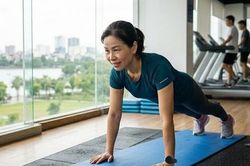 5 lý do khiến phụ nữ sau 45 tuổi dễ tăng cân, cách giữ dáng hiệu quả