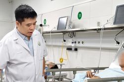 Phẫu thuật khẩn cấp cứu người đ&agrave;n &ocirc;ng bị x&agrave; beng đ&acirc;m xuy&ecirc;n đ&ugrave;i