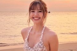 Lisa khoe siêu xe mới