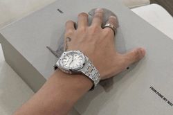 Sơn Tùng M-TP khoe đồng hồ tiền tỷ