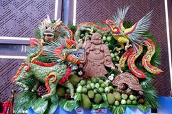 Nghệ thuật tạo h&igrave;nh tr&aacute;i c&acirc;y: Điểm chạm văn h&oacute;a giữa m&ugrave;a Lễ v&iacute;a B&agrave; tại N&uacute;i B&agrave; Đen