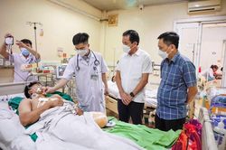 Phụ xe 18 tuổi phải cắt bỏ ch&acirc;n sau tai nạn tr&ecirc;n cao tốc H&agrave; Tĩnh