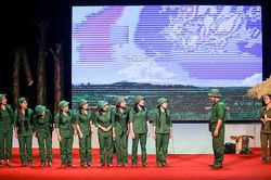Huyền thoại mười đóa hoa Đồng Lộc chạm đến trái tim khán giả qua điệu ví, giặm quê nhà