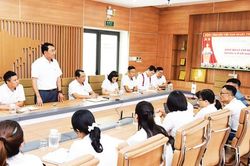 Bảo đảm sự lãnh đạo toàn diện, thúc đẩy phát triển kinh tế bền vững