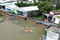 Đồng Tháp tìm nguyên nhân vụ sạt lở đường bờ Tây kênh Cổ Cò