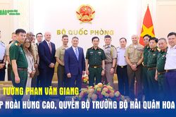 Đại tướng Phan Văn Giang tiếp ngài Hùng Cao, Quyền Bộ trưởng Bộ Hải quân Hoa Kỳ