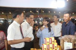 Nhộn nhịp Phiên chợ quê Hòa Vang