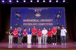 Nóng cùng cuộc so tài của những tài năng y khoa trẻ