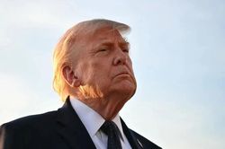 Tổng thống Trump tuyên bố Mỹ sẵn sàng 'tiếp quản' eo biển Hormuz, dọa tấn công Iran