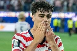 Màn ăn mừng thông báo lên chức bố ở World Cup 2026